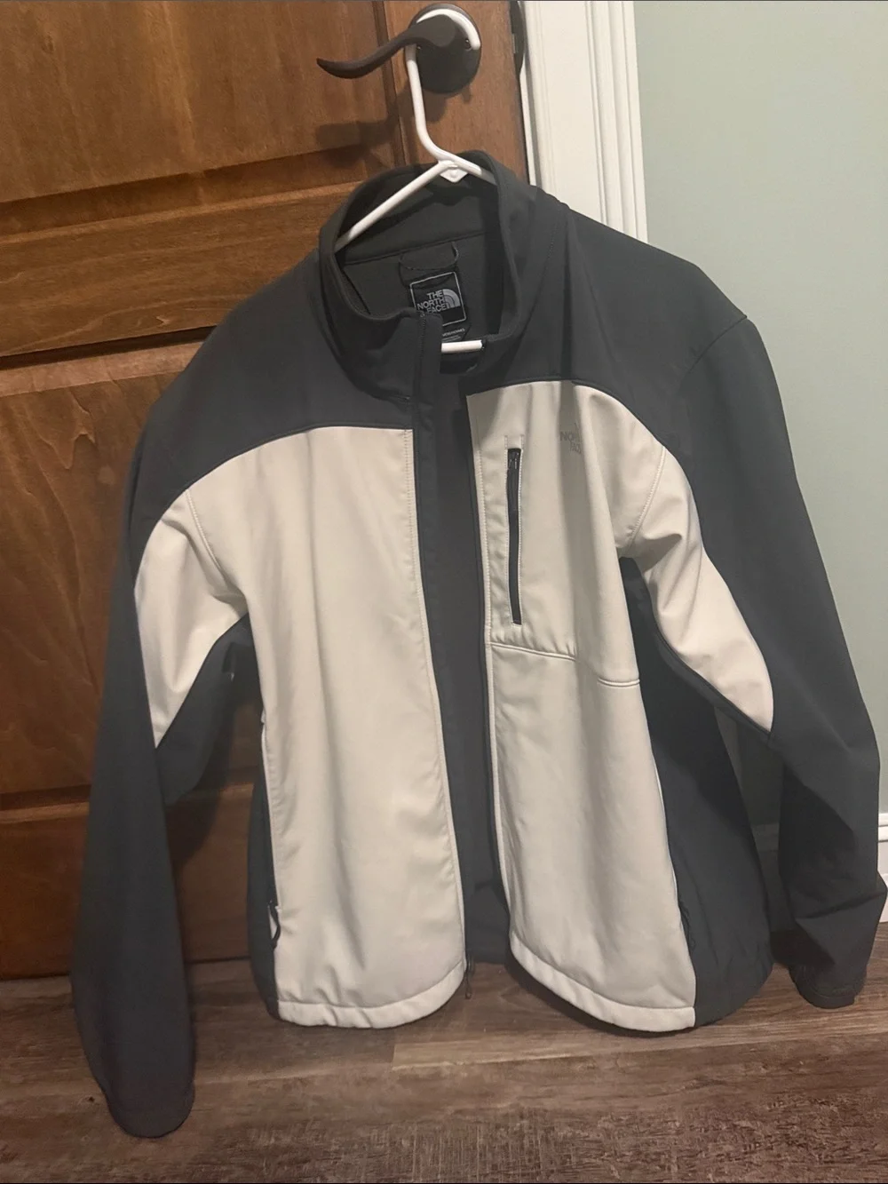 The North Face Men's Two-Tone Softshell Jacket - Gray & Cream